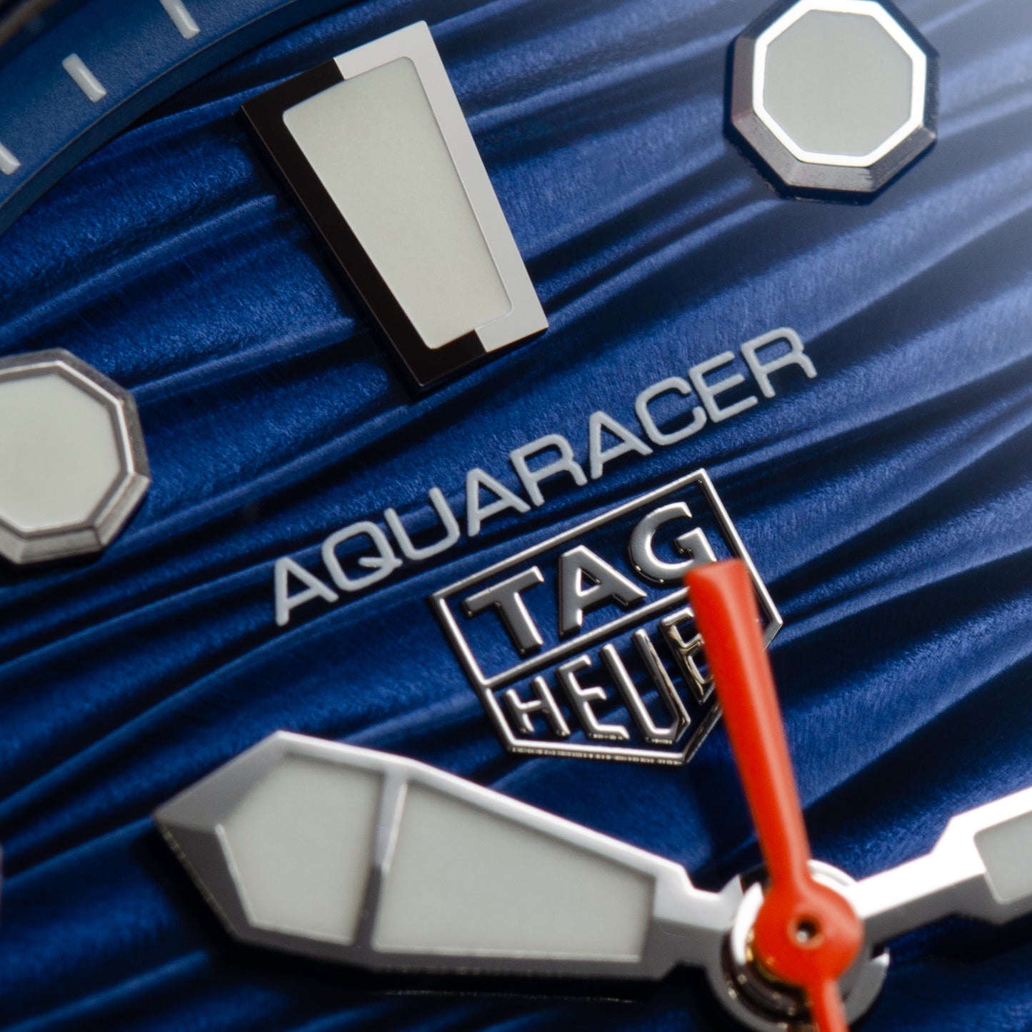 TAG Heuer Aquaracer 300M Wave Dial