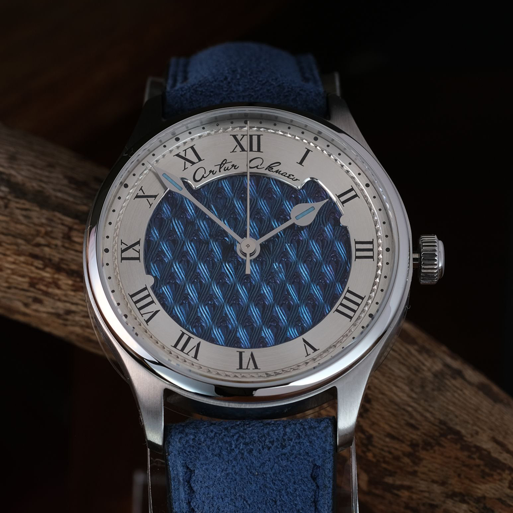 Artue Akmaev Carbon Le Train Bleu