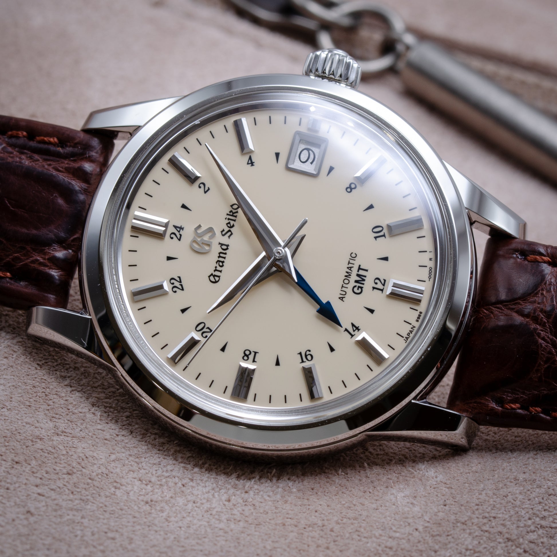 Grand Seiko SBGM221 – Arlington Watch Works - Main Image