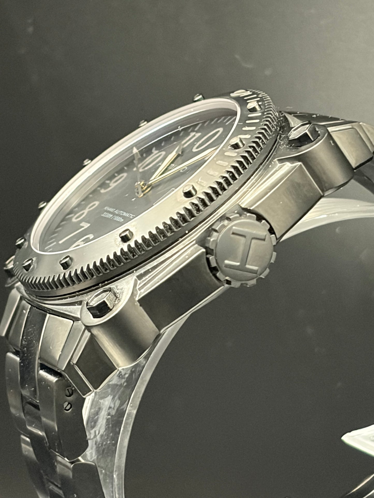 Hamilton Khaki BeLOWZERO 1000m