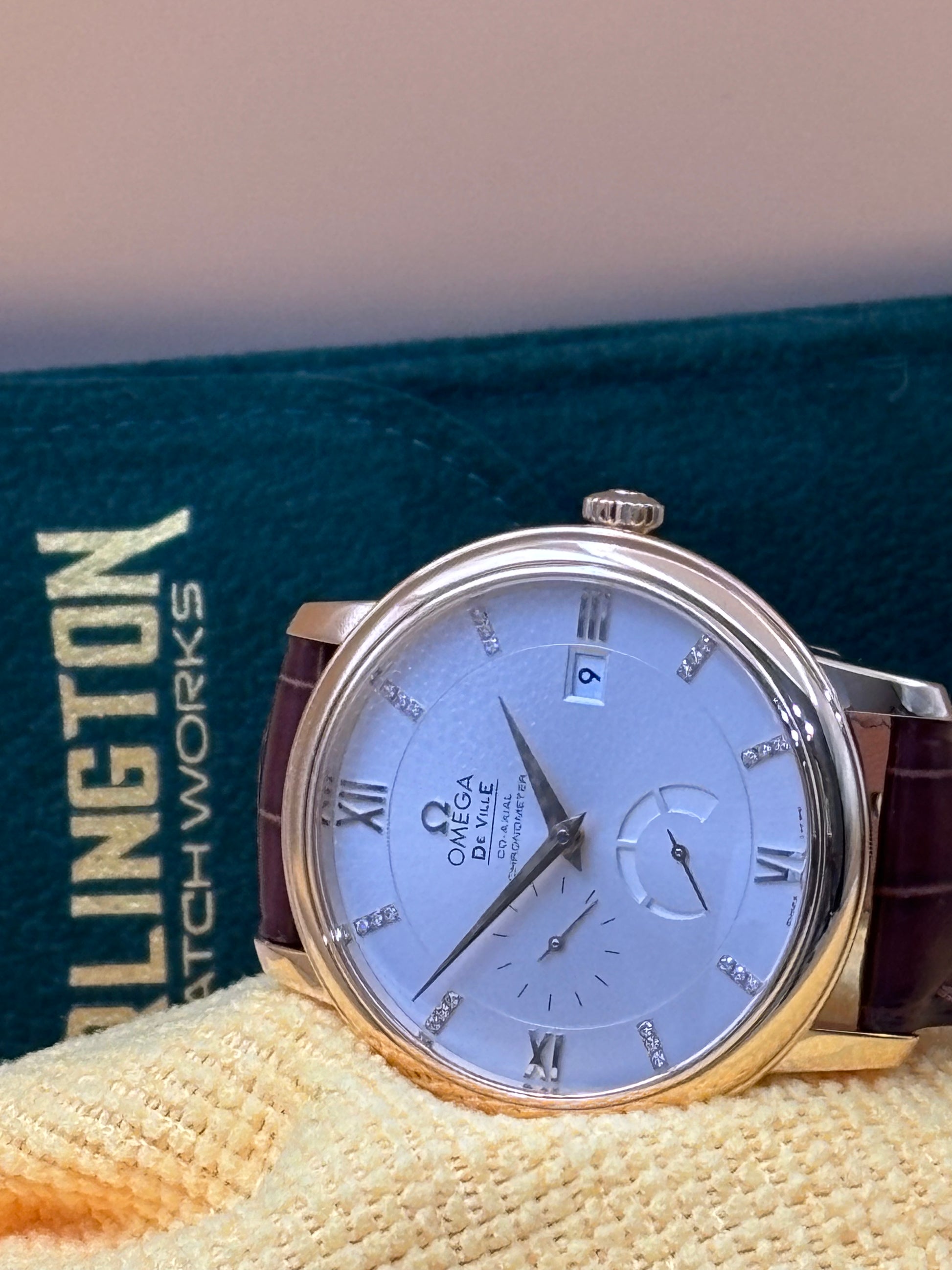 Omega De Ville Prestige 18K Solid GOLD Watch on an alligator watch. strap.