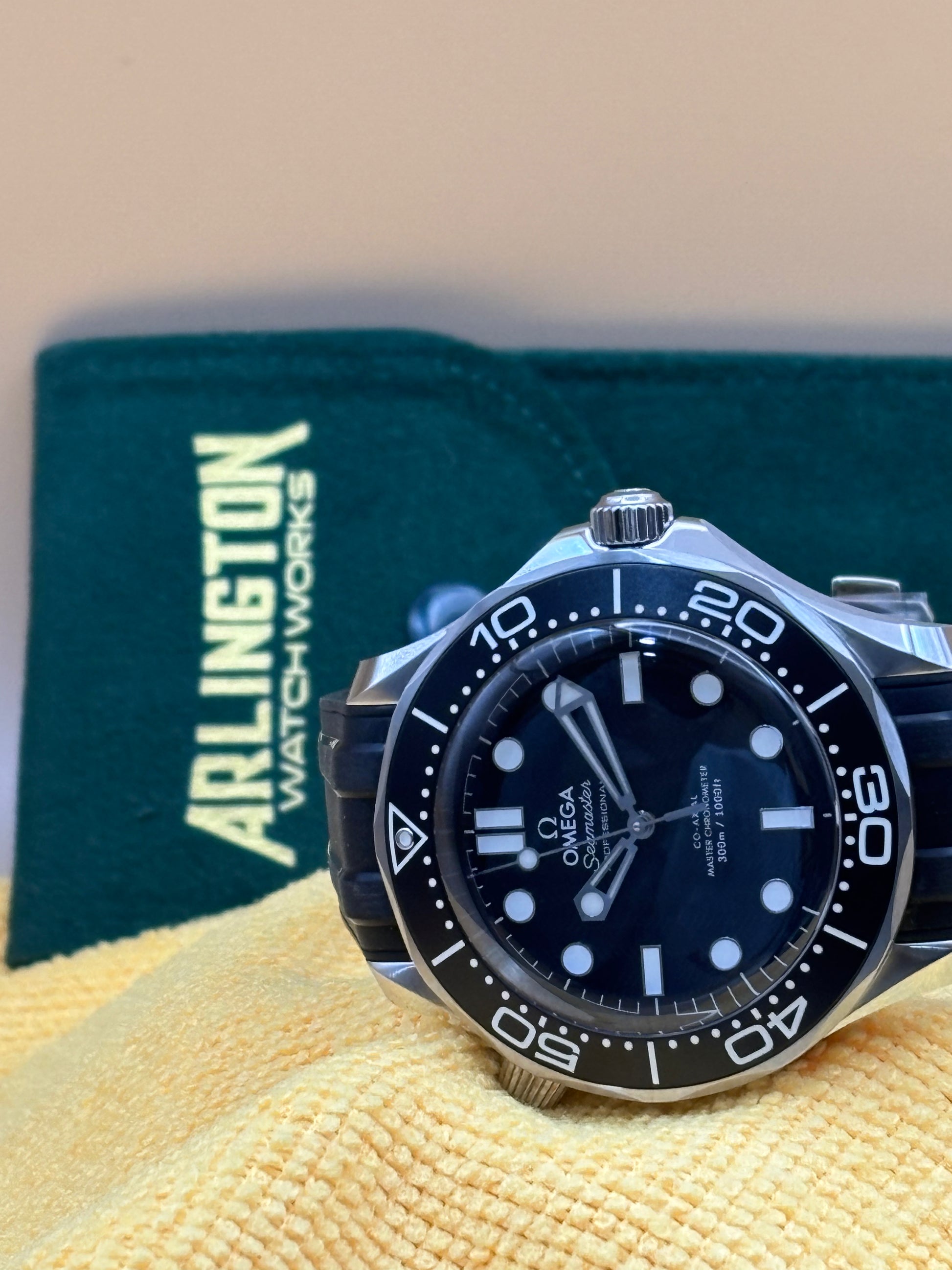 OMEGA SEAMSTER 300M Master Chronometer on rubber strap.